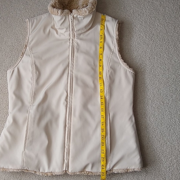 KRISTEN BLAKE Cream Color Reversible Faux Fur Vest - Picture 11 of 11